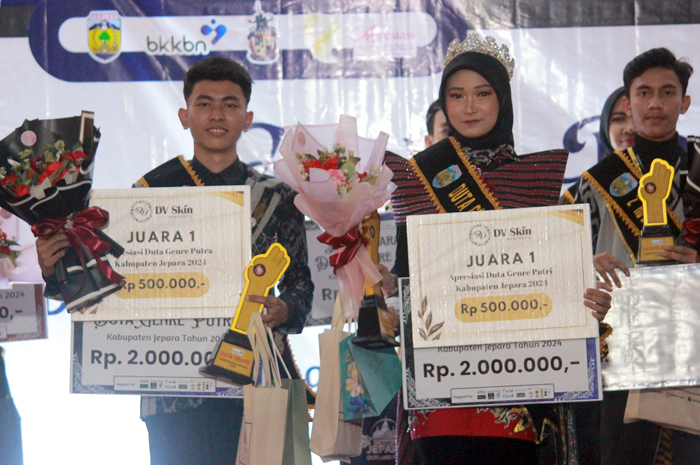 JUARA: Iqbal Farel AS dan Cinta Aurelia terpilih sebagai Duta Genre Jepara tahun 2024 kemarin.