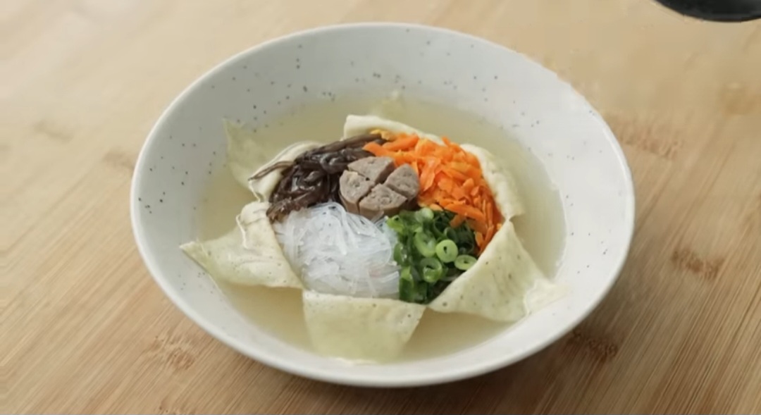 Tampilan masakan jadi Sup Matahari. Sumber: Youtube Devina Hermawan