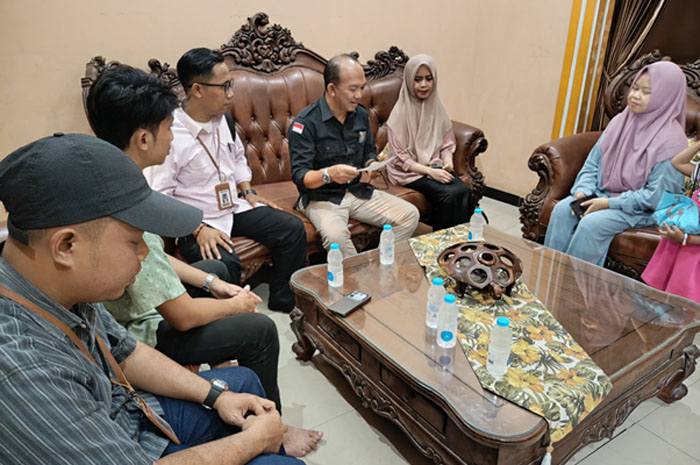 COKLIT KE PEMILIH: Bawaslu Kabupaten Grobogan melakukan pengawasan coklit di salah satu warga dalam tahapan Pemilu 2024.