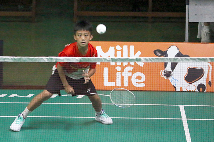 CALON ATLET DUNIA: Salah satu peserta Audisi Umum PB Djarum 2023 menjalani pertandingan di GOR Djarum Jati, Kudus.