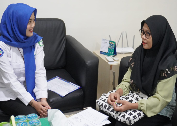 PUAS: Yulia mengaku puas dengan pelayanan yang diberikan di petugas di Kantor BPJS Kesehatan Cabang Kudus.