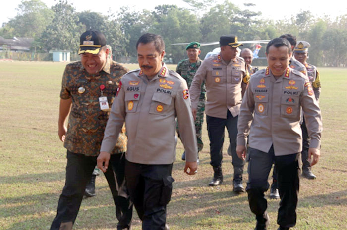 BERSAMA: Profil Komjen. Pol. Syahardiantono bersama Komjen Pol. Agus Andriantoro didampingi Bupati Blora Arief Rohman saat tiba di Blora Jumat, 26 Juli 2024