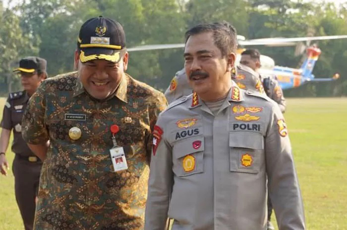 MESRA: Bupati Blora Arief menyambut kedatangan Komjen Pol Agus Andrianto di Blora Jumat (26/7/2024).