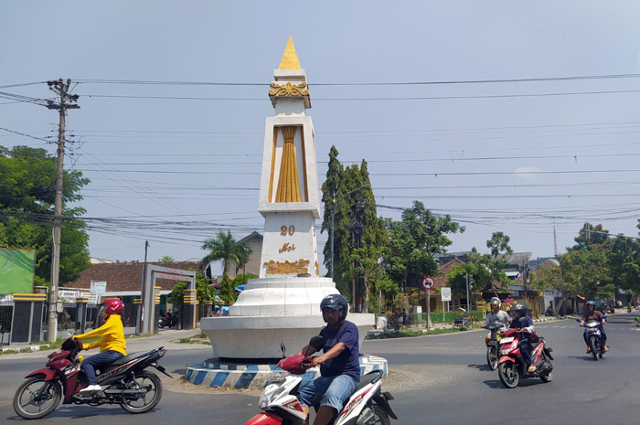GAGASAN MENSESNEG: Tugu 20 Mei Cepu menandakan Kawasan Cepu Raya sebagai kota vokasi dan penunjang pertumbuhan ekonomi Blora.