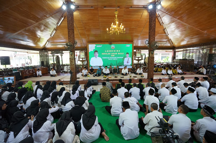 KONSEN DI PENDIDIKAN: Launching program Sekolah Sisan Ngaji (SSN) oleh Bupati Blora Arief Rohman di Pendapa Ruamh Dinas Kabupaten Blora baru-baru ini.