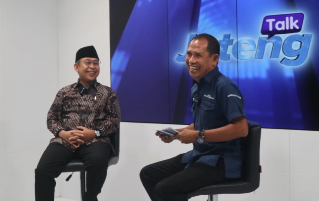 DIALOG : Ketua PWNU Jateng terpilih KH Abdul Ghaffar Razin (Gus Rozin) memaparkan program PWNU Jateng lewat program Jateng Talk dengan host Baehaqi di Jawa Pos TV pada Kamis (1/8).