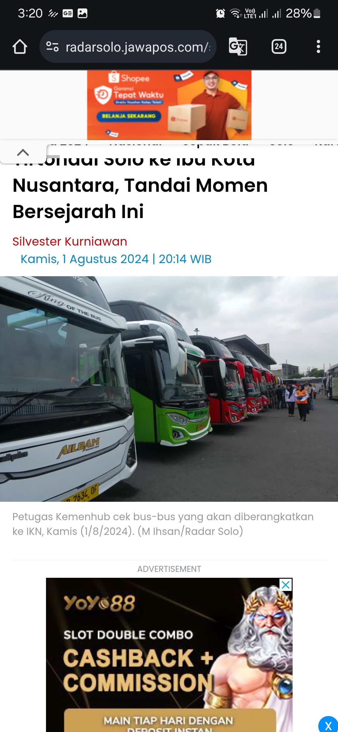 Petugas Kemenhub melakukan rampcheck bus-bus yang akan dikirim ke IKN. Foto: Radar Solo (1/8/2024)