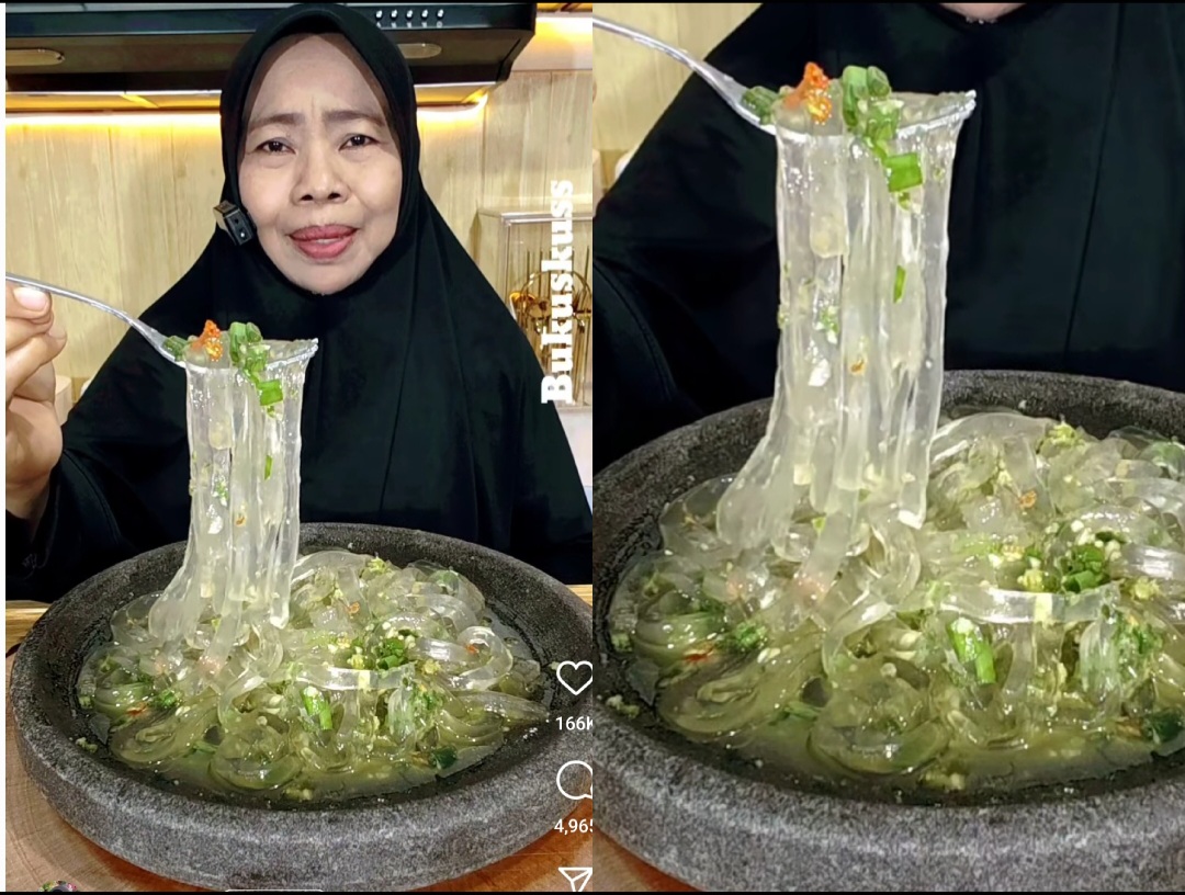 Bukuskuss memperagakan pembuatan mie seblak dari jelly. Instagram @bukuskuss