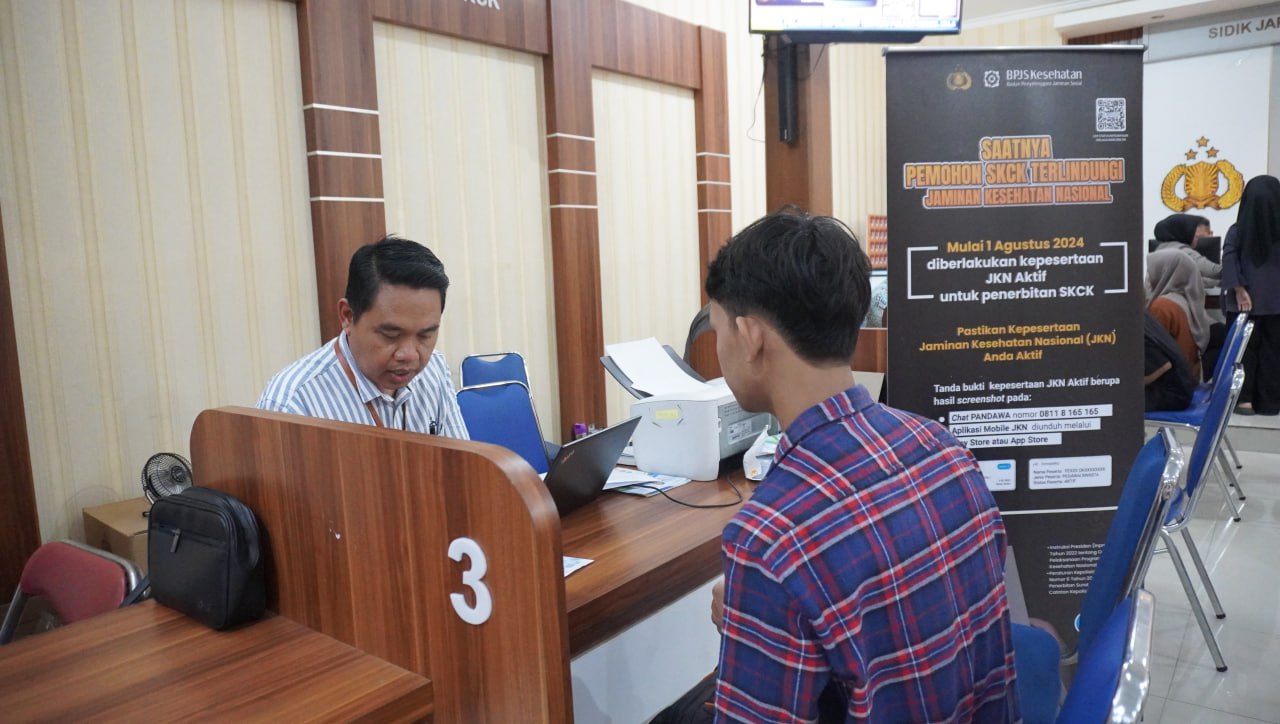 DAMPINGI: BPJS Kesehatan Cabang Kudus lakukan pendampingan di Polsek Kota Kudus dalam rangka implementasi Peraturan Kepolisian (Perpol) Nomor 6 Tahun 2023 tentang Penerbitan SKCK.