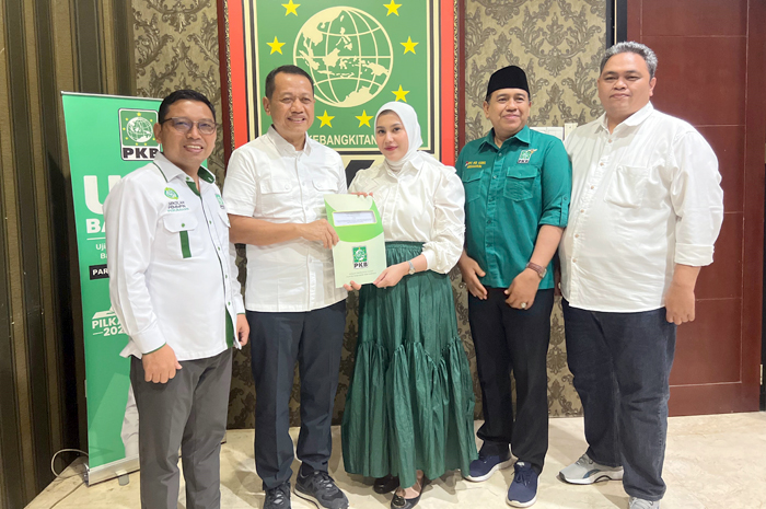 DUKUNGAN BERTAMBAH: Samani-Bellinda menerima surat rekomendasi dari PKB untuk maju dalam Pilkada Kudus.