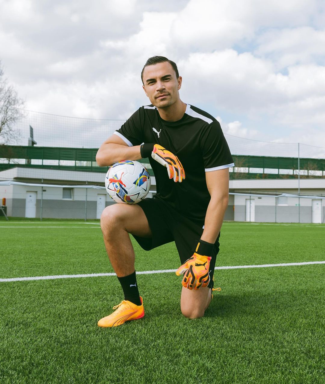 Emil Audero Kiper terbaru Como 1907