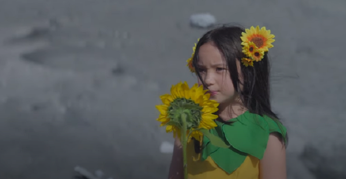 Gempi model video klip Gala Bunga Matahari