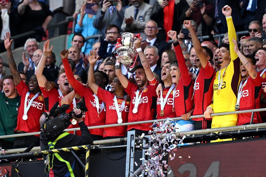 Para pemain Manchester United ketika merayakan kemenangan FA Cup musim lalu