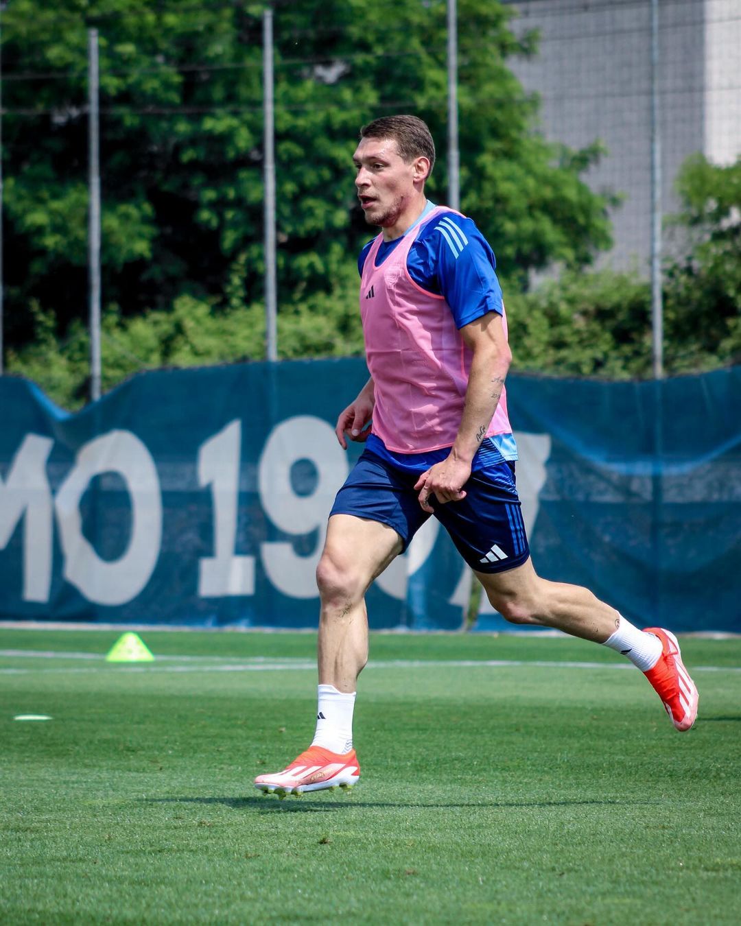 Andrea Belloti pada latihan perdananya bersama tim barunya.