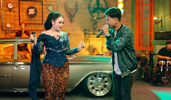 JASUN BIBER FEAT NIKEN SALINDRY - KAWIN KONTRAK