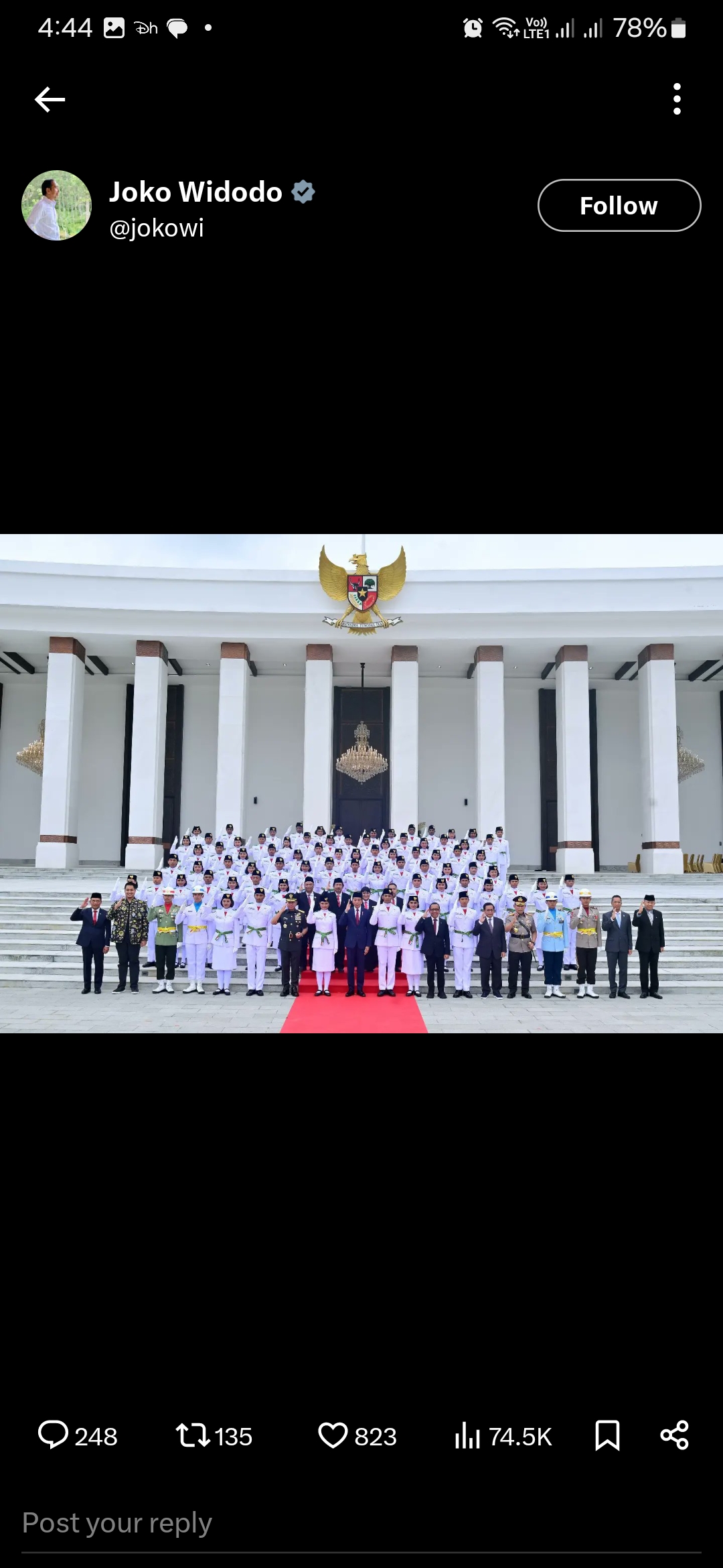 Prosesi pengukuhan anggota Paskibraka, terlihat tidak ada perempuan yang mengenakan jilbab. Foto: Twitter resmi Presiden Jokowi