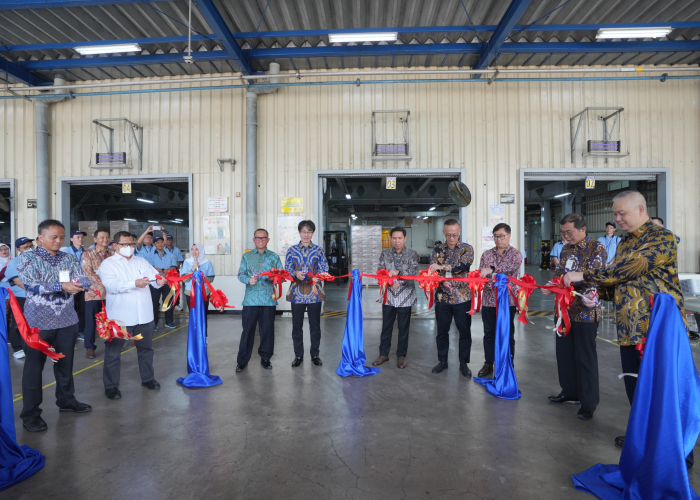 RESMIKAN: Epson dengan bangga meresmikan lini produksi proyektor pertamanya di Indonesia, menandai babak baru dalam industri teknologi visual di tanah air baru-baru ini.