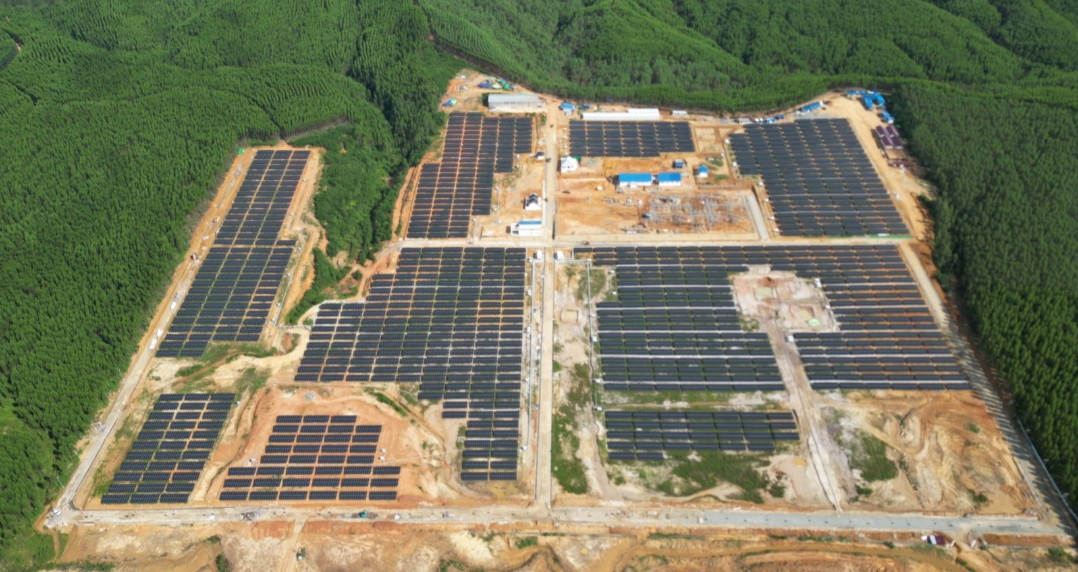 ALIRKAN LISTRIK: PLTS IKN yang telah mengalirkan listrik untuk kawasan IKN dengan kapasitas 10 megawatt. Jumlah tersebut akan bertambah hingga mencapai 50 megawatt pada akhir tahun 2024.