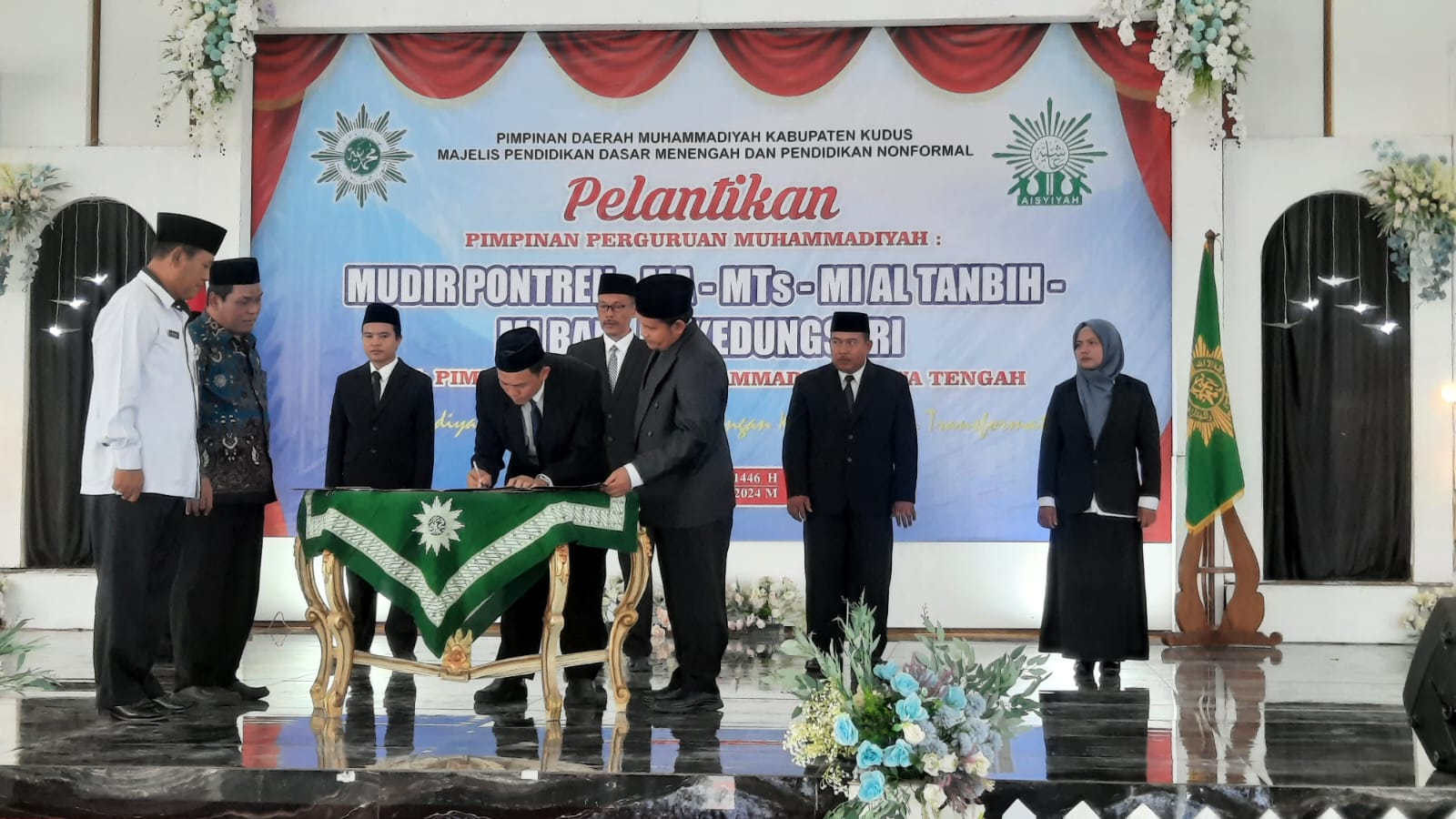 DILANTIK: Mudir pondok pesantren (Ponpes) dan lima kepala madrasah resmi dilantik di Gedung Crystall Building Kudus.