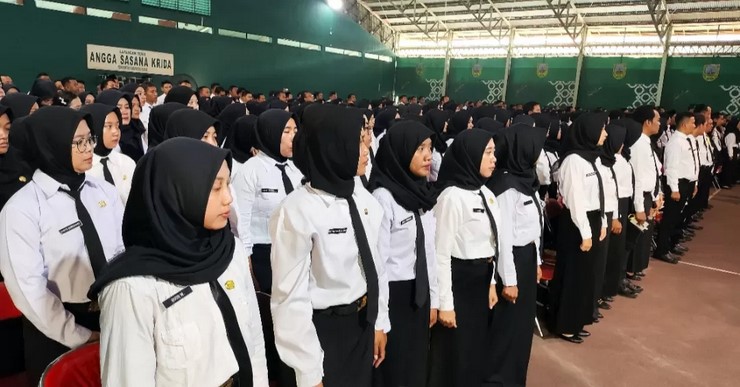 SELEKSI TERBUKA: PPPK Kudus menjalani apel orietasi di lingkungan Pendopo Kabupaten Kudus. (GALIH ERLAMBANG W/RADAR KUDUS)