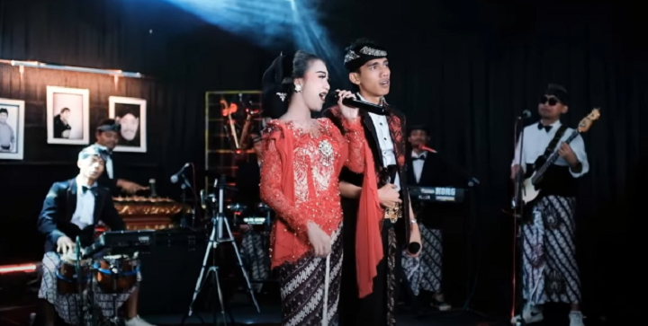 5:17 / 6:19   Manten Mantenan - Arya Galih Ft. Lala Atila