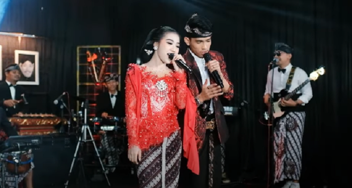 Arya Galih Feat Lala Atila - Manten Mantenan