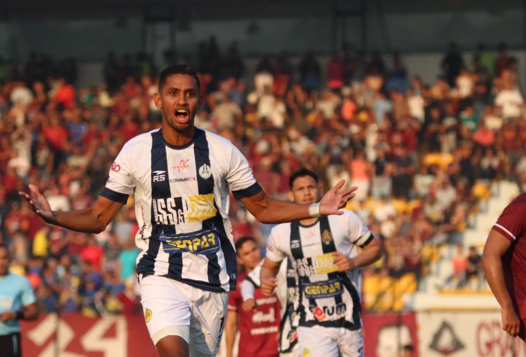 OTW: Sosok striker asal Venezuela Ronny Maza yang dirumorkan dengan Persiku.
