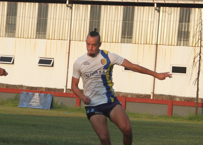 NASIBMU KINI: Bek tengah Persiku Cesar Molina saat mengikuti latihan bersama.