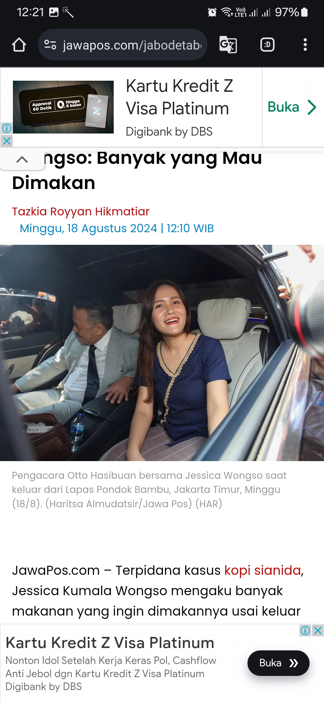 Pengacara Otto Hasibuan bersama Jessica Kumala Wongso saat keluar dari Lapas Pondok Bambu. Foto: Haritsa Almudatsir/JawaPos