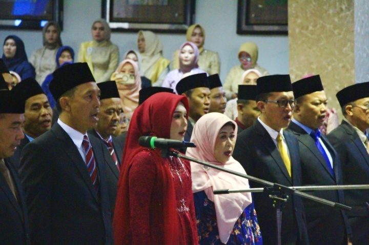 Anggota DPRD Rembang periode 2024-2029 mengikuti prosesi pelantikan, pada Selasa 20 Agustus 2024.