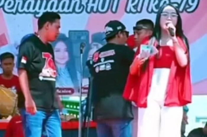 HUKUM: Biduan yang diduga dilecehkan pegawai dari perusahaan asal Korea PT Seijin Fashion di Pati.
