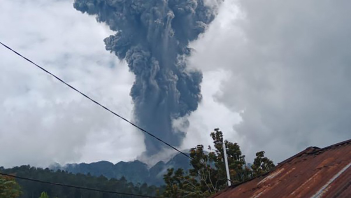 Gunung Marapi Erupsi (istimewa)