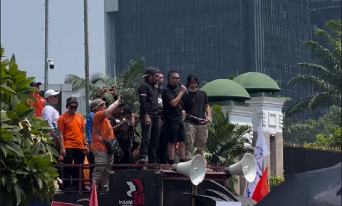 Komika yang dipimpin adjis doa ibu ikut turun ke jalan tolak Revisi UU Pilkada