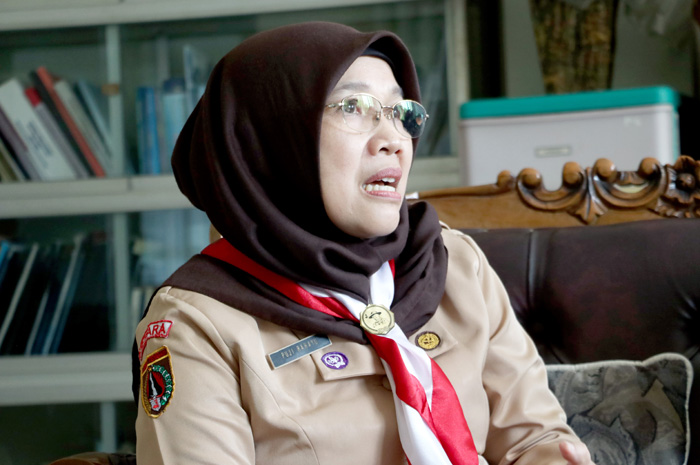 KONFIRMASI: Plt Kepala SMAN 1 Bae Kudus Puji Rahayu saat memberikan keterangan di ruangannya kemarin.