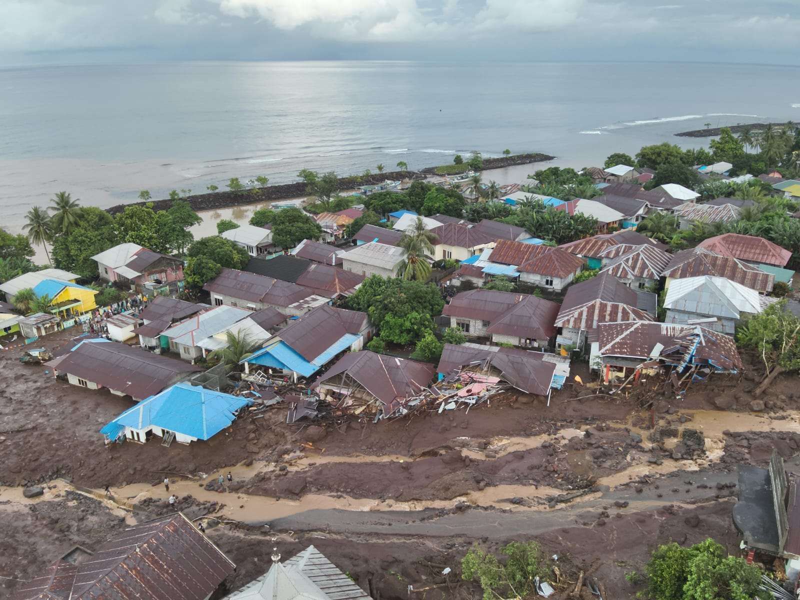 Kondisi Kelurahan Rua, Kecamatan Pulau Ternate, Maluku Utara, pasca-banjir bandang akibat hujan lebat yang terjadi pada Minggu (25/8/2024) pukul 03.30 WIT. (Foto: BNPB)