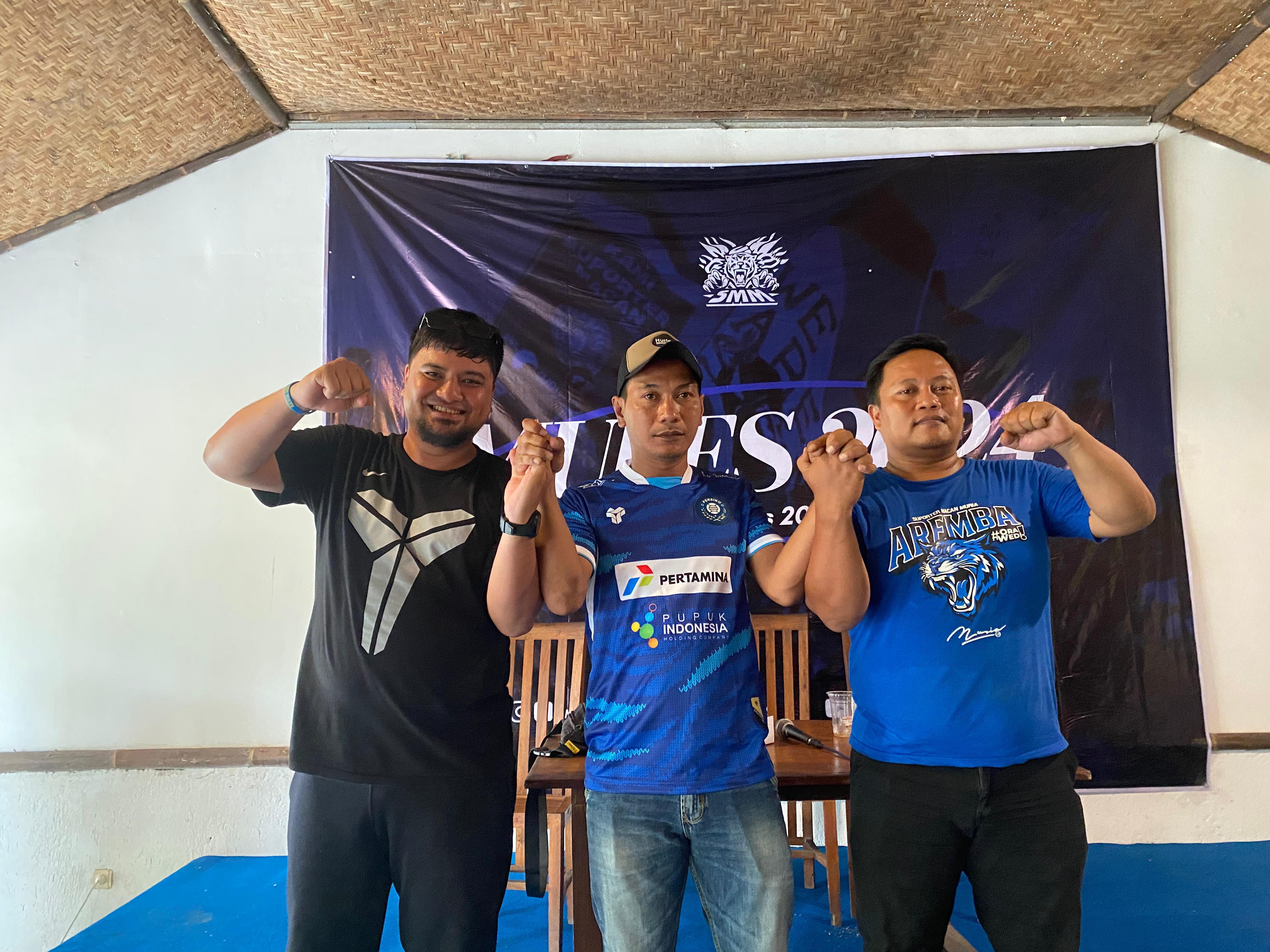 MAJUKAN ORGANISASI: Ketua SMM Kudus Andi Mustofa (tengah) terpilih dalam Mubes SMM.