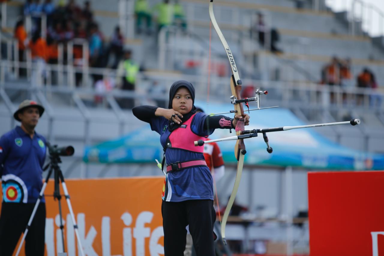 BERSAING: Atlet panahan junior mengikuti turnamen MilkLife Archery Challeng 2024 di Stadion Supper SoccerArena.