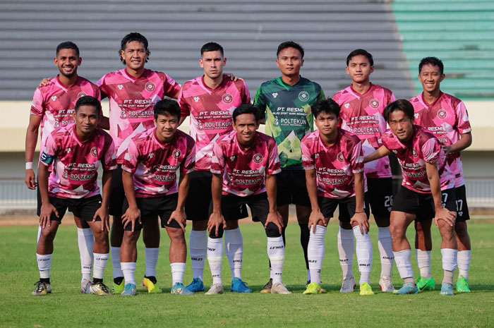 MANTAPKAN TIM: Skuad Persiku saat menghadapi Peresla Lamongan di laga uji coba beberapa waktu lalu.