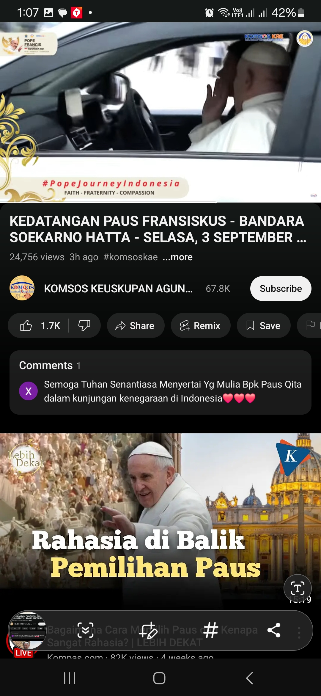 Paus terlihat duduk di bagian depan. Foto: tangkapan layar Youtube Komsos Keuskupan