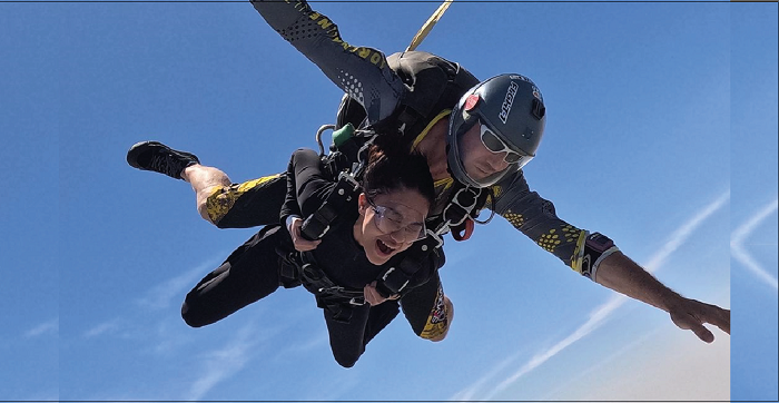 Azizah Salsha Sky Diving di Dubai