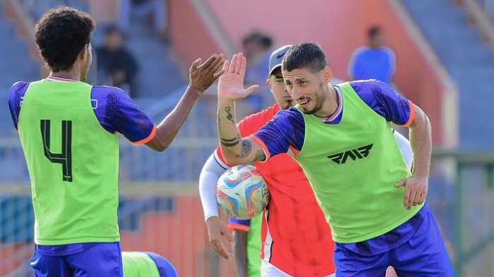 alfin tuasalamony15 tos dengan rekannya jahanbakhshtaher (Foto: Instagram Persibo.bojonegoro)
