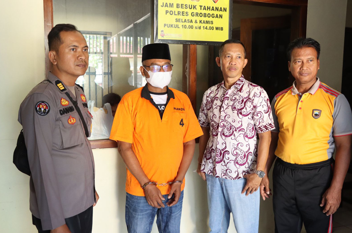 AMANKAN PEMASOK: Kasat Narkoba Polres Grobogan AKP Eko Bambang meminta keterangan dri tersangka SS, 55 menjadi pemasok narkoba jenis sabu di Kabupaten Grobogan.
