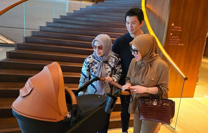 Kini, setelah menjalani masa pemulihan, istri Reino Barack ini kembali tampil di publik dengan penuh percaya diri.