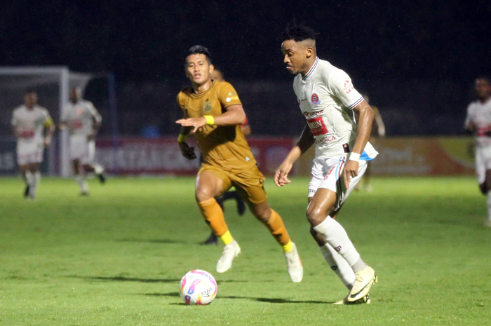 TETAP NGOTOT: Persipa Pati gagal mencuri poin saat berhadapan dengan Bhayangkara FC di Stadion Tri Sanja Tegal, Minggu (8/9) malam kemarin.
