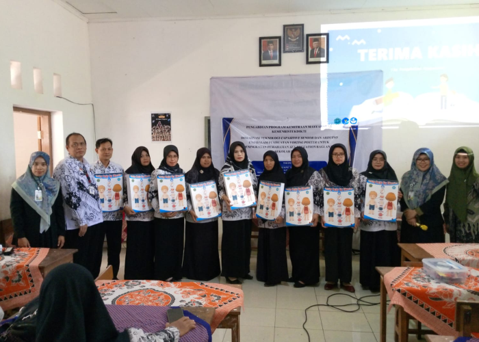 EDUKASI: TIM PKM Universitas Islam Nahdlatul Ulama Jepara, berkolaborasi dengan Sekolah Tinggi Teknologi Ronggolawe Cepu untuk mengedukasi siswa di SDN 1 Banjaran.
