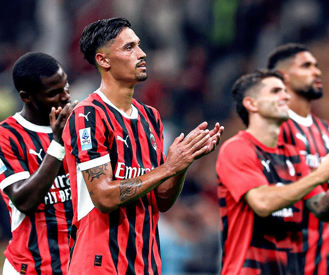 BYE: Hak siar Serie A di Indonesia masih belum juga menemui titik terang hingga saat ini sehingga para pecinta Liga Italia harus mengakui bahwa mereka tidak bisa menyaksikan tim kesayangan. (@acmilan)