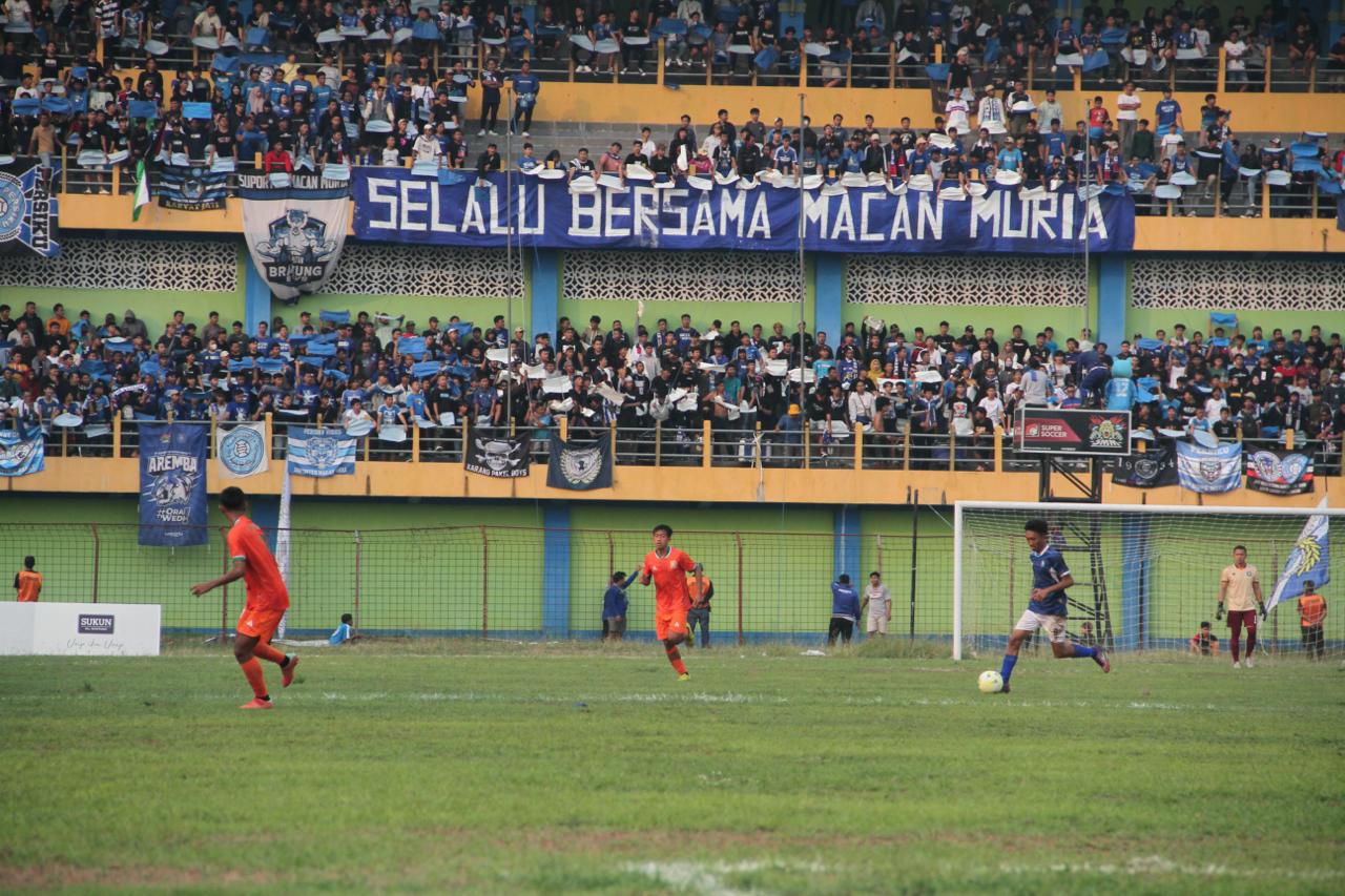 DUKUNGAN PENUH: SMM memberikan dukungan kepada Persiku saat berlaga di Liga 3 beberapa waktu lalu.