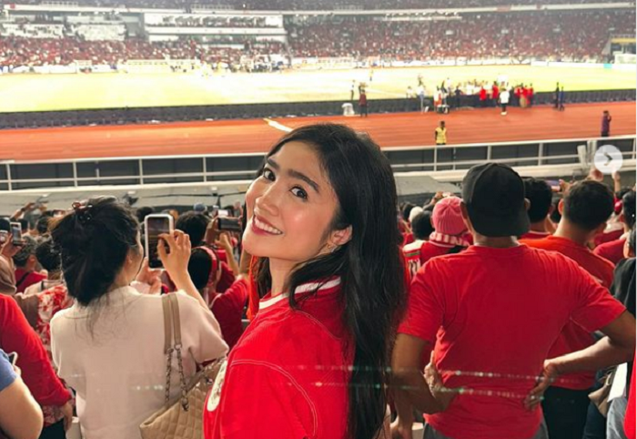 Potret Febby Rastanty Saksikan Langsung Laga Timnas Indonesia vs Australia di GBK