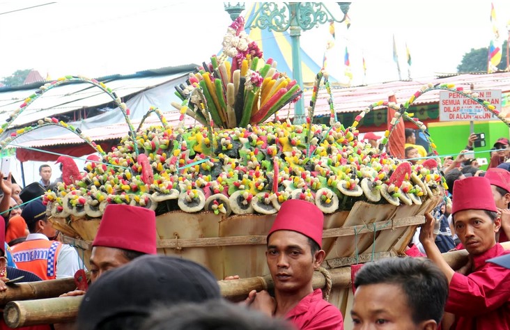 SEKATEN: Gunungan dalam Grebeg Maulud sebagai bagian upacara Sekaten di Jogjakarta. (Wikimedia)