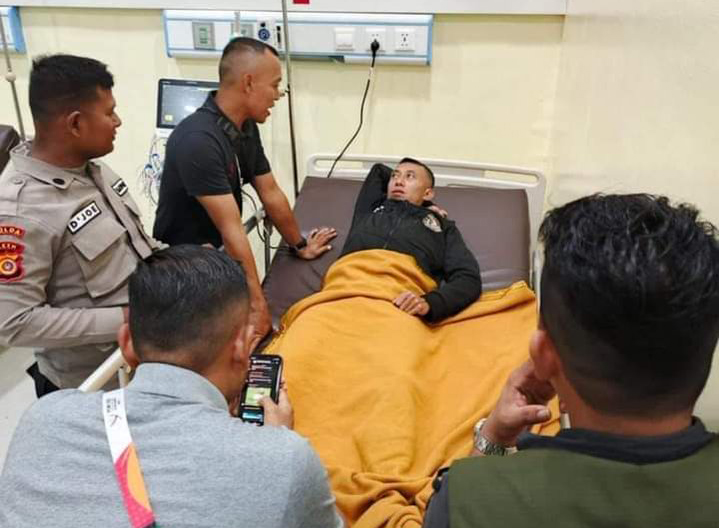SADAR: Eko Agus Sugiharto, wasit yang dipukul pemain Sulteng di PON XXI Aceh-Sumut 2024 dalam laga cabor Sepak Bola Putra. (@TeDeePeee)